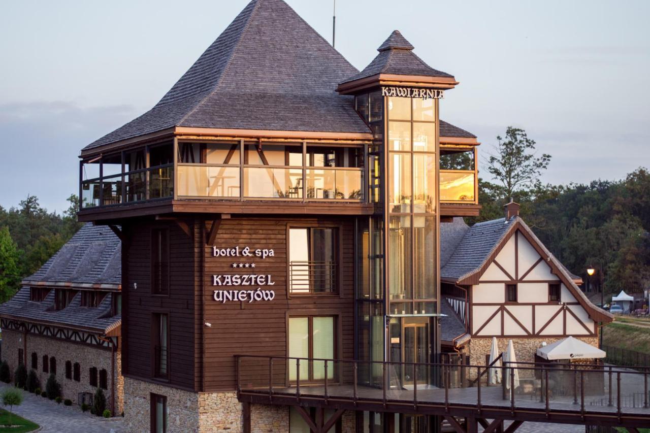 Hotel & Spa **** Kasztel Униейов Екстериор снимка