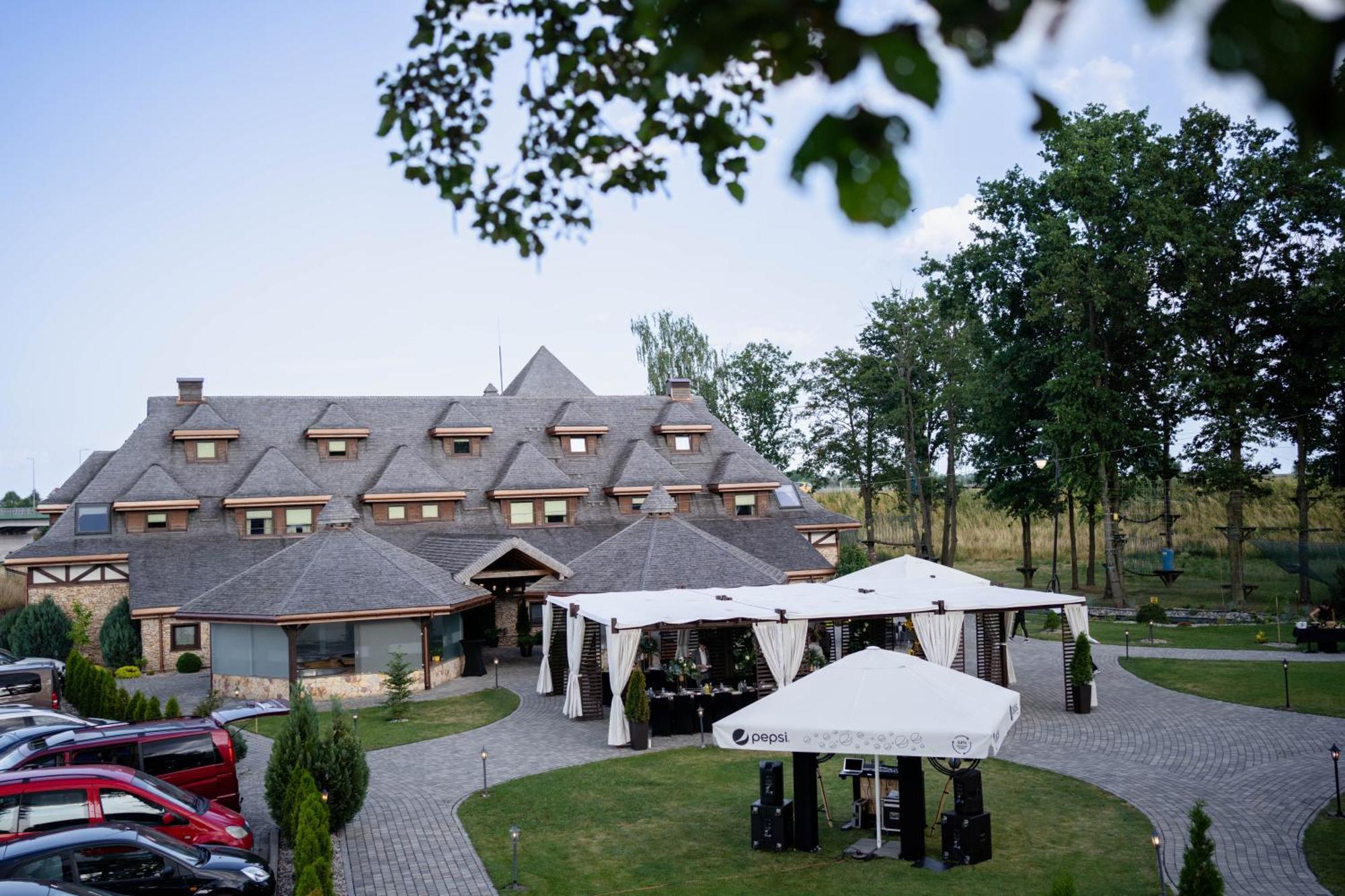 Hotel & Spa **** Kasztel Униейов Екстериор снимка