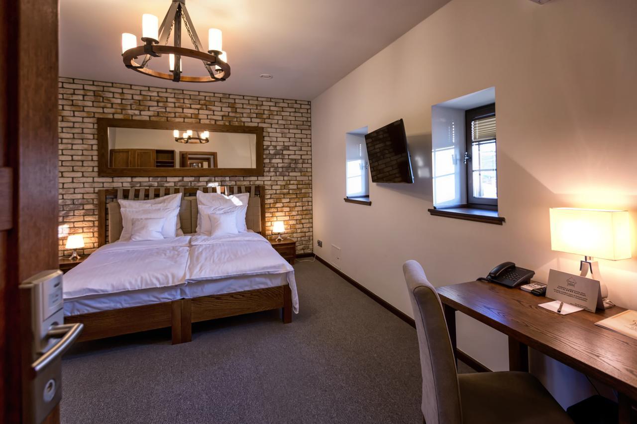 Hotel & Spa **** Kasztel Униейов Екстериор снимка